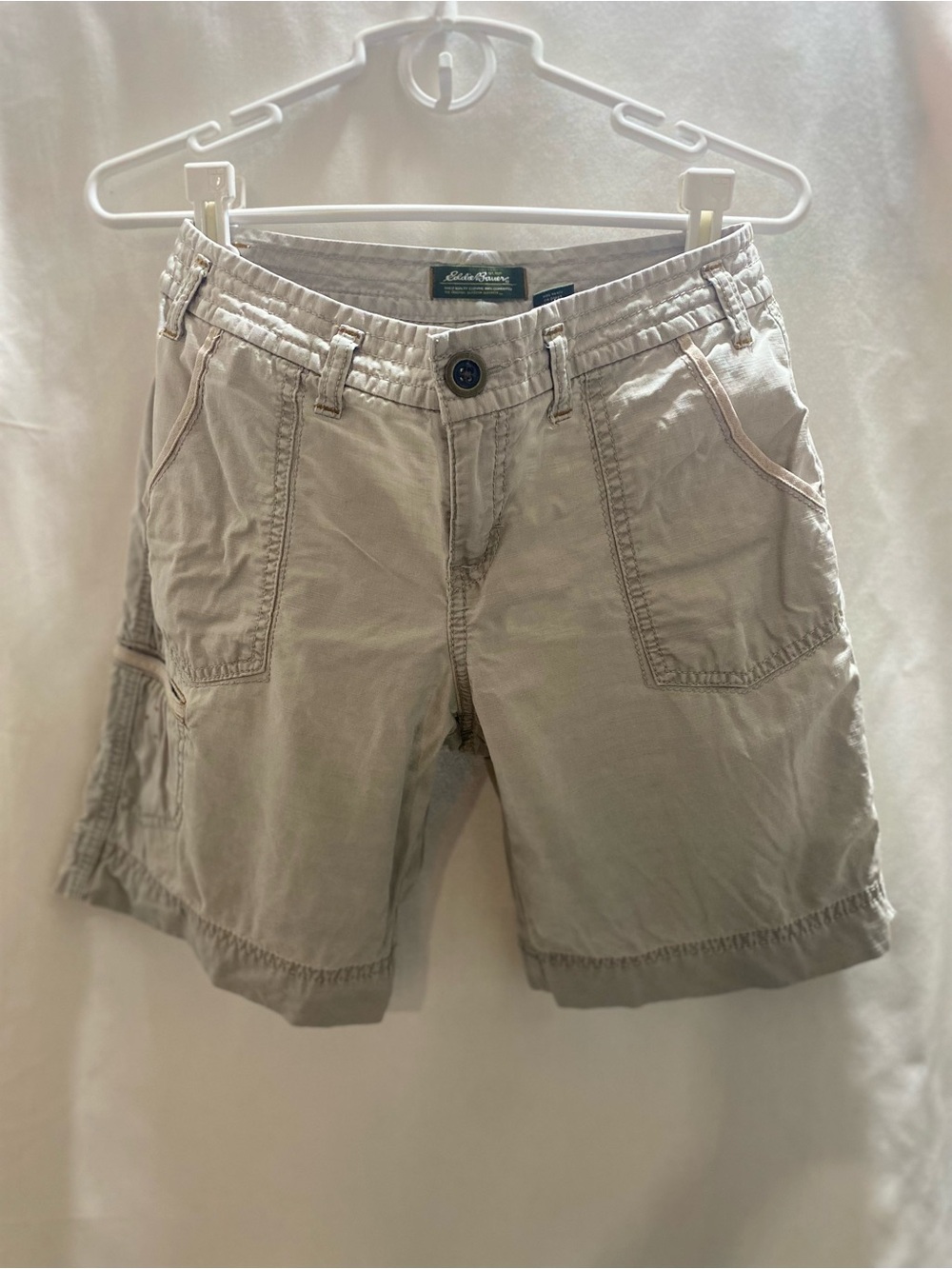 Eddie Bauer 4 petite woman khaki cotton cargo style short w/large patch pockets
